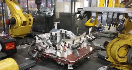 Robots industriels_Groupe PSA